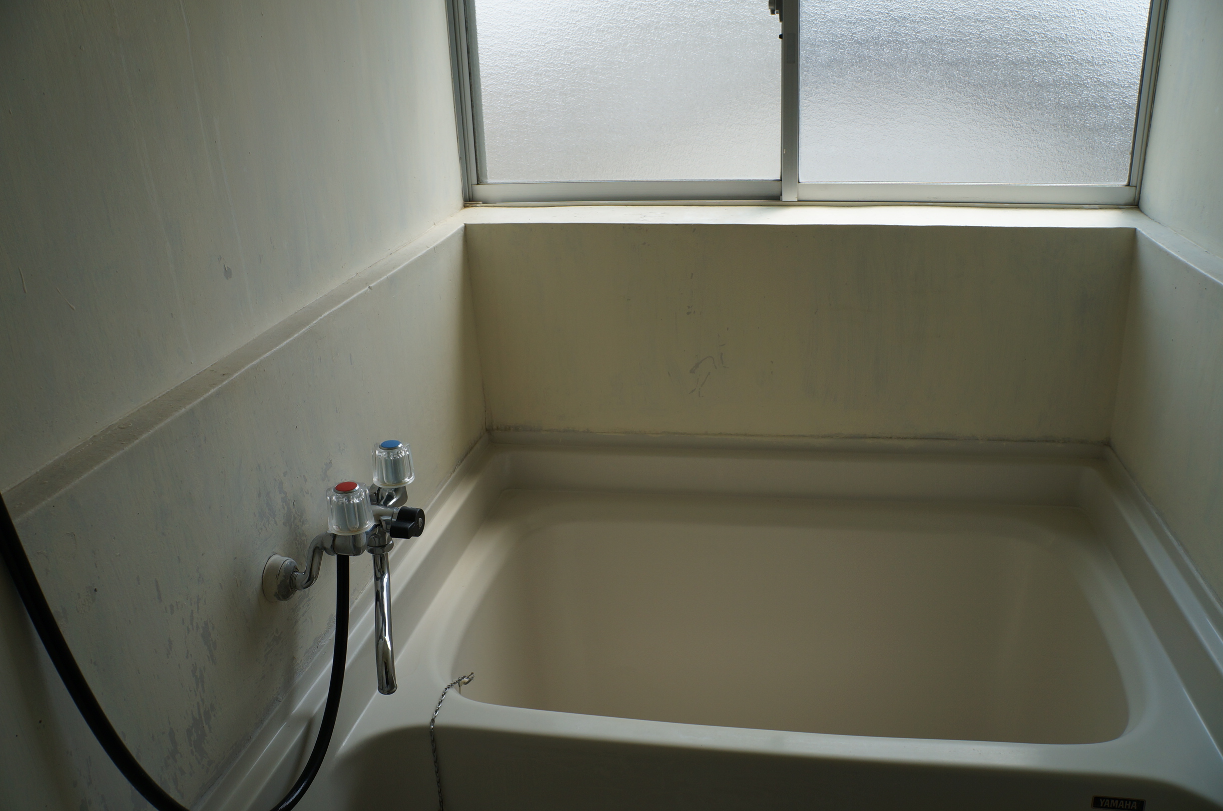 Bath. Bus that can be ventilated with a window