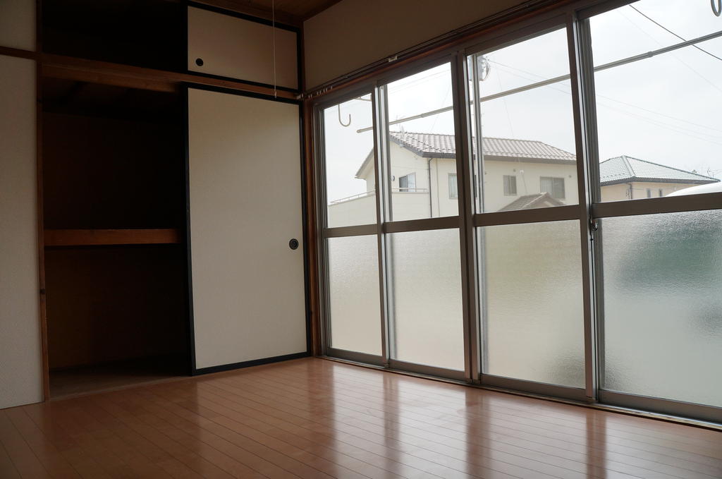 Living and room. Day is good!