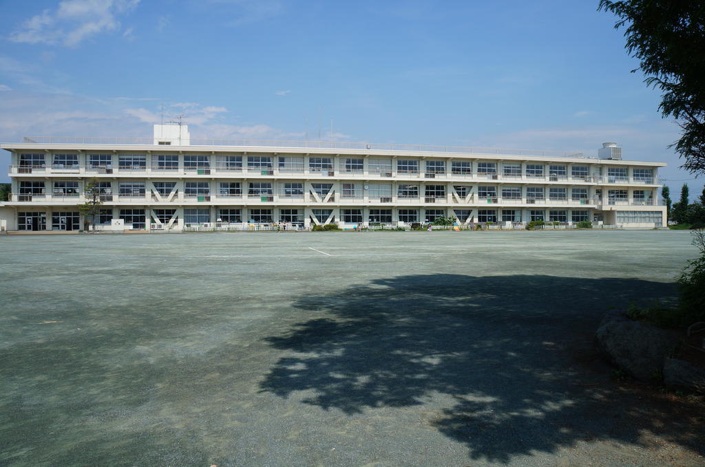 Primary school. Shinto Village Minami 1447m up to elementary school (elementary school)