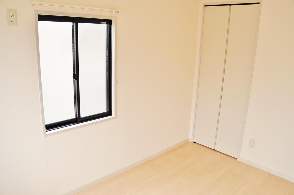 Living and room. North Western-style 6 Pledge