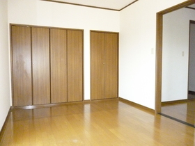 Living and room. Western-style 7.5 Pledge! 