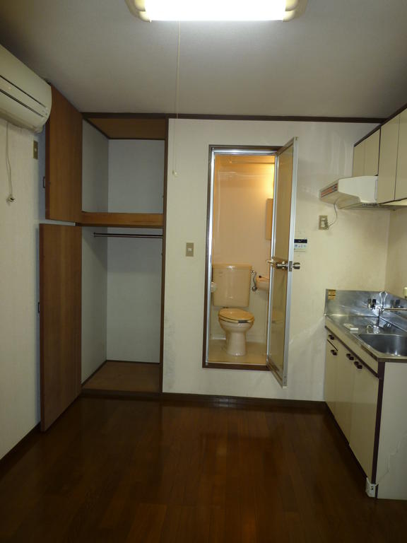 Receipt. There hammer closet.