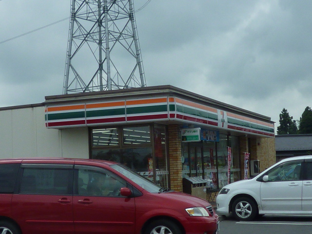 Convenience store. Seven-Eleven Shinto Yamakoda store up (convenience store) 977m