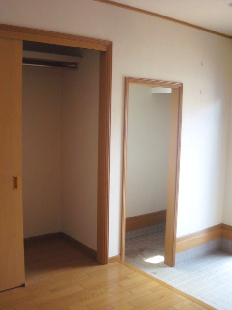 Receipt. Entrance side storage