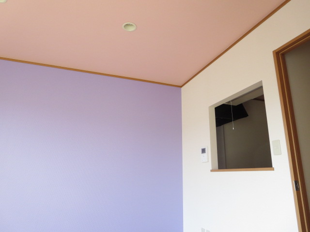 Living and room. Cross was to likely to satisfy women color. 