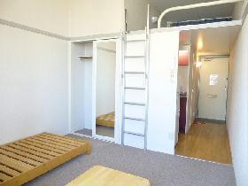 Living and room. High ceilings, It is open