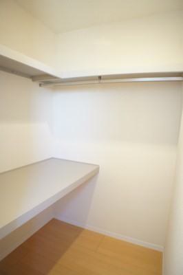 Receipt. Hiroi is a walk-in closet excellent storage capacity!