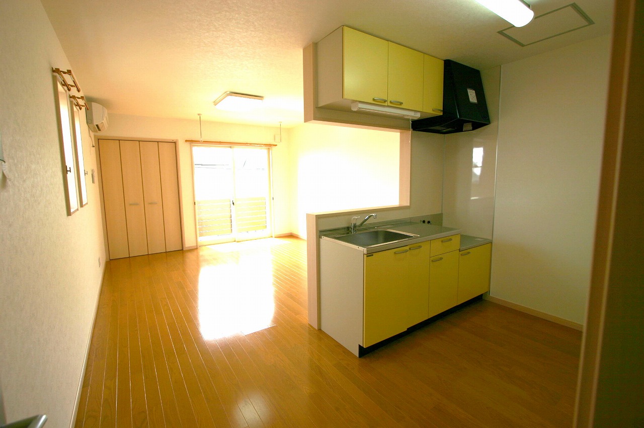 Kitchen. Happily cooking in the color of the sink, It also increases the arm! 