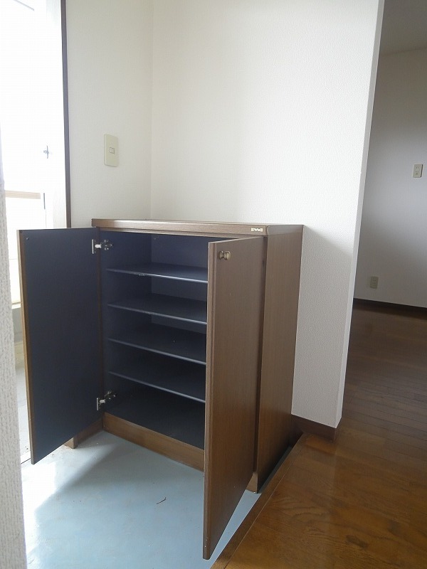 Receipt. Storage lot Shoe box