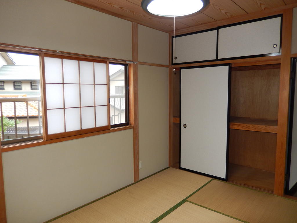 Receipt. There hammer housed in Western-style in addition to the Japanese-style storage of photos