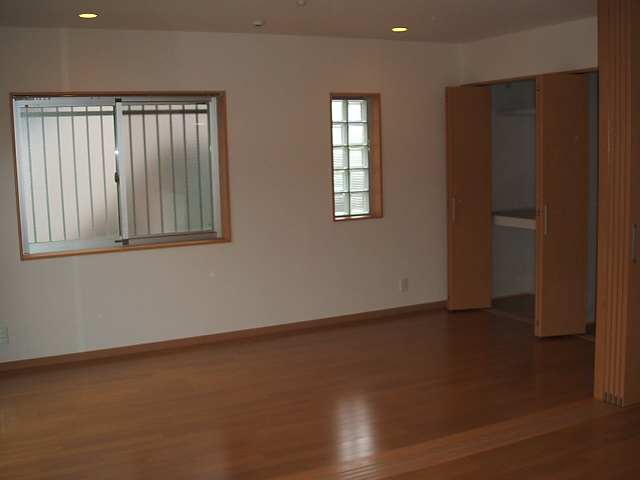 Other room space. Large living by connecting two rooms! ! 