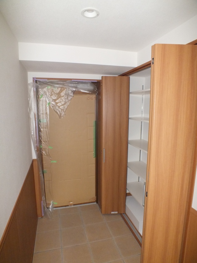 Entrance. It is with a large shoe box