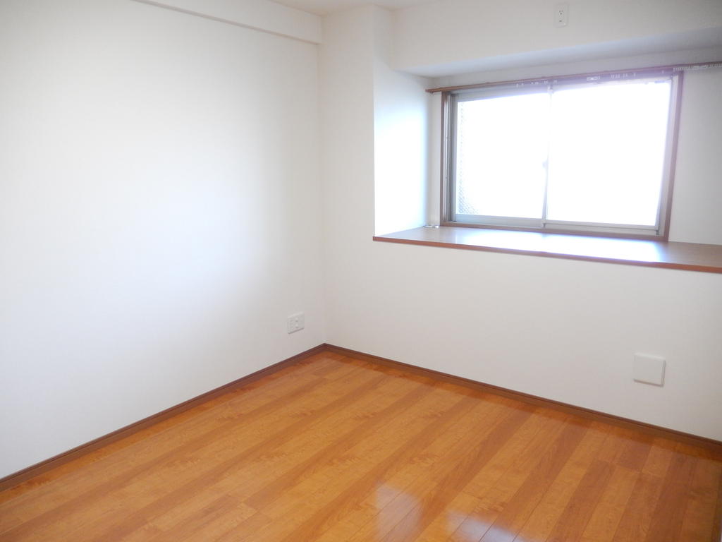 Other room space. 6 tatami Western-style