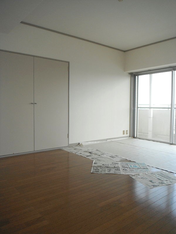 Living and room. The back is awnings sheet. 