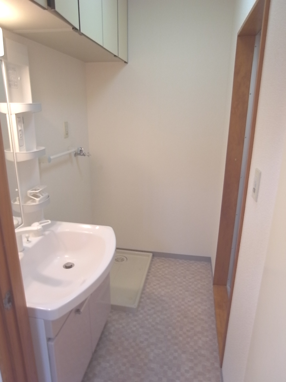 Washroom. Maebashi Nishikatakai cho Akkora Rent room wash basin