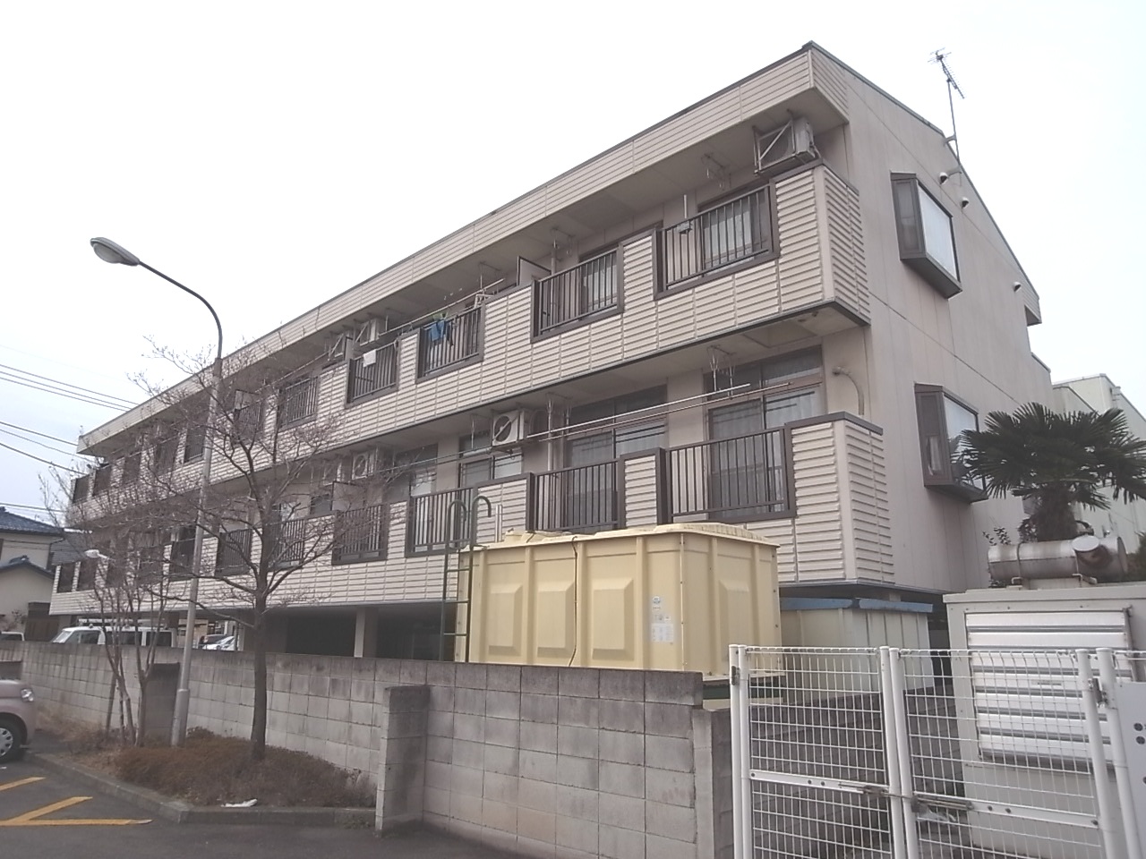 Building appearance. Maebashi Nishikatakai cho Akkora Rent appearance 3