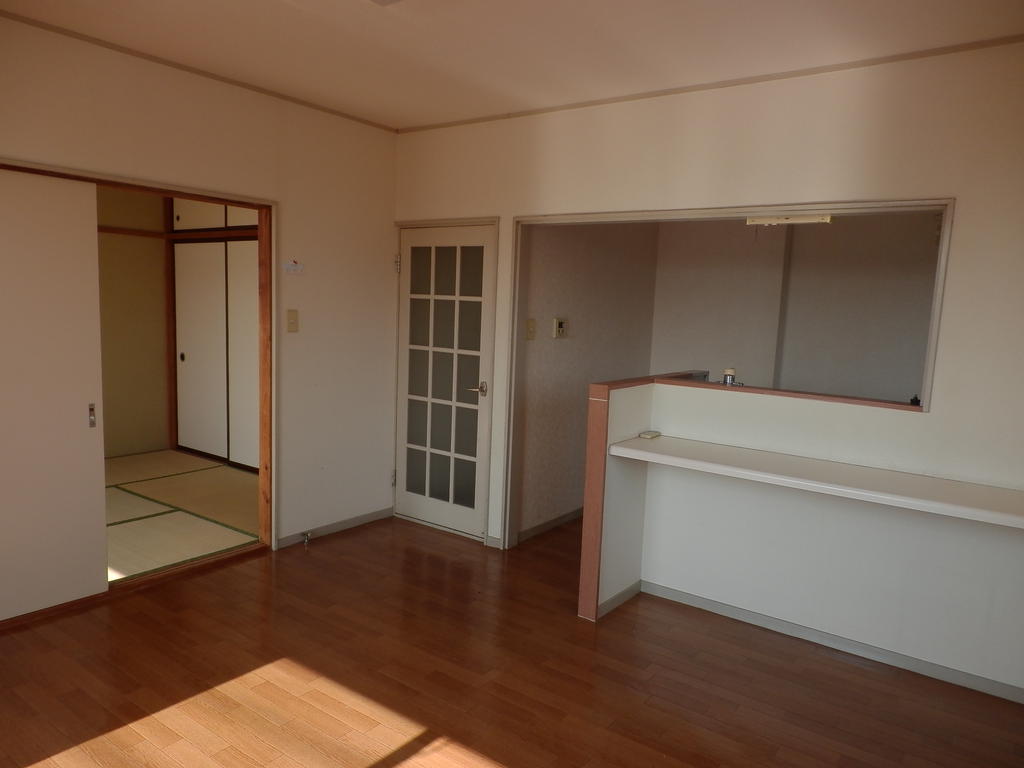 Living and room. Counter - with views of the living room in the kitchen