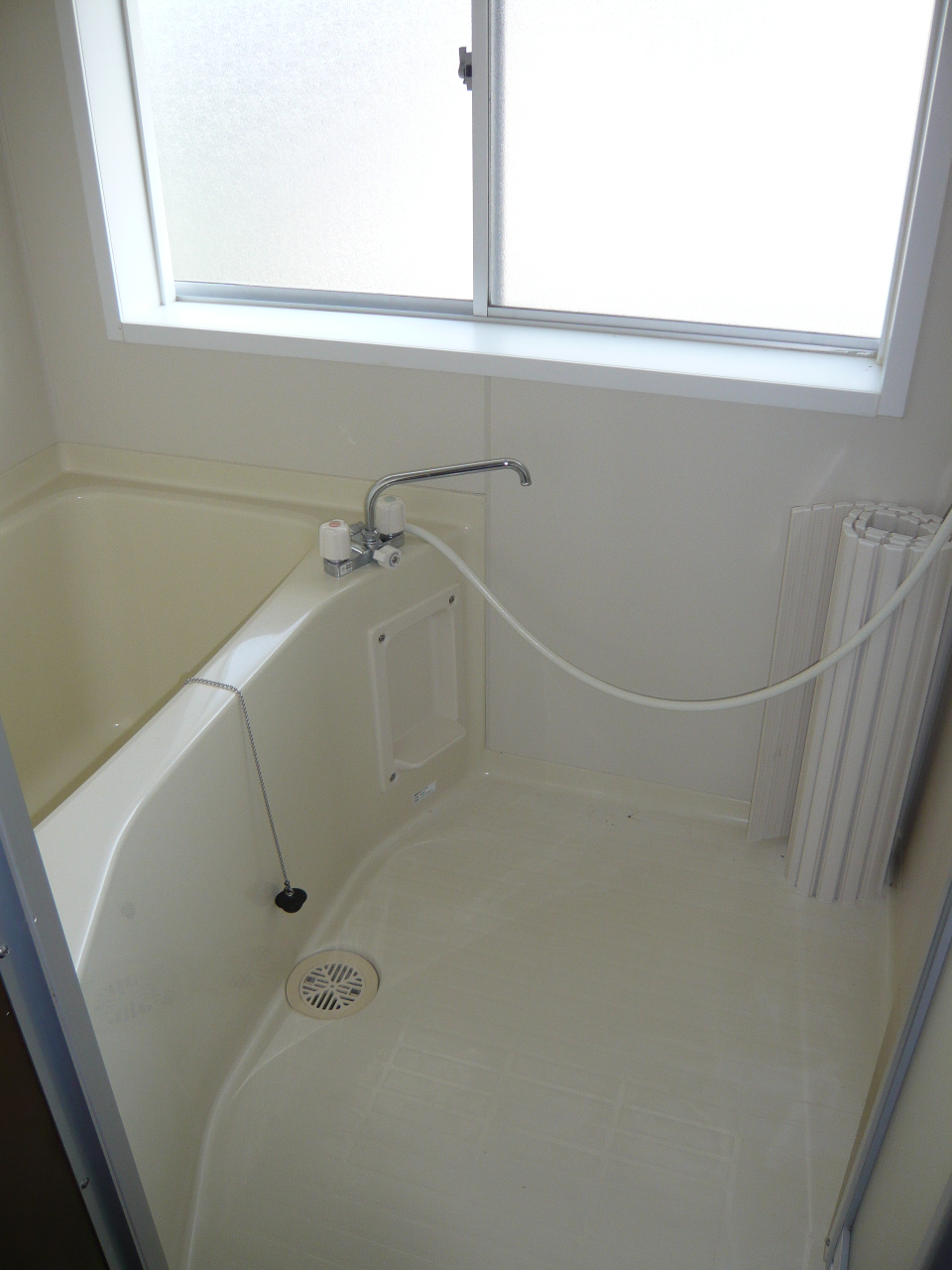 Bath. Evocation force with a window also UP