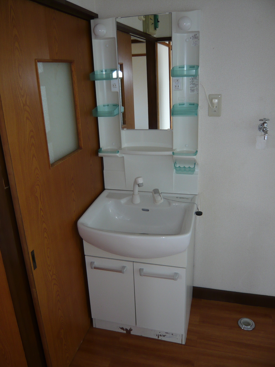 Other Equipment. Shampoo with Dresser