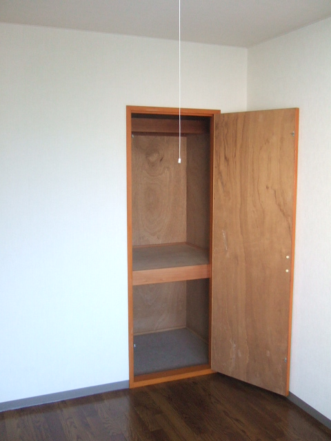 Receipt. There is housed in both the living room