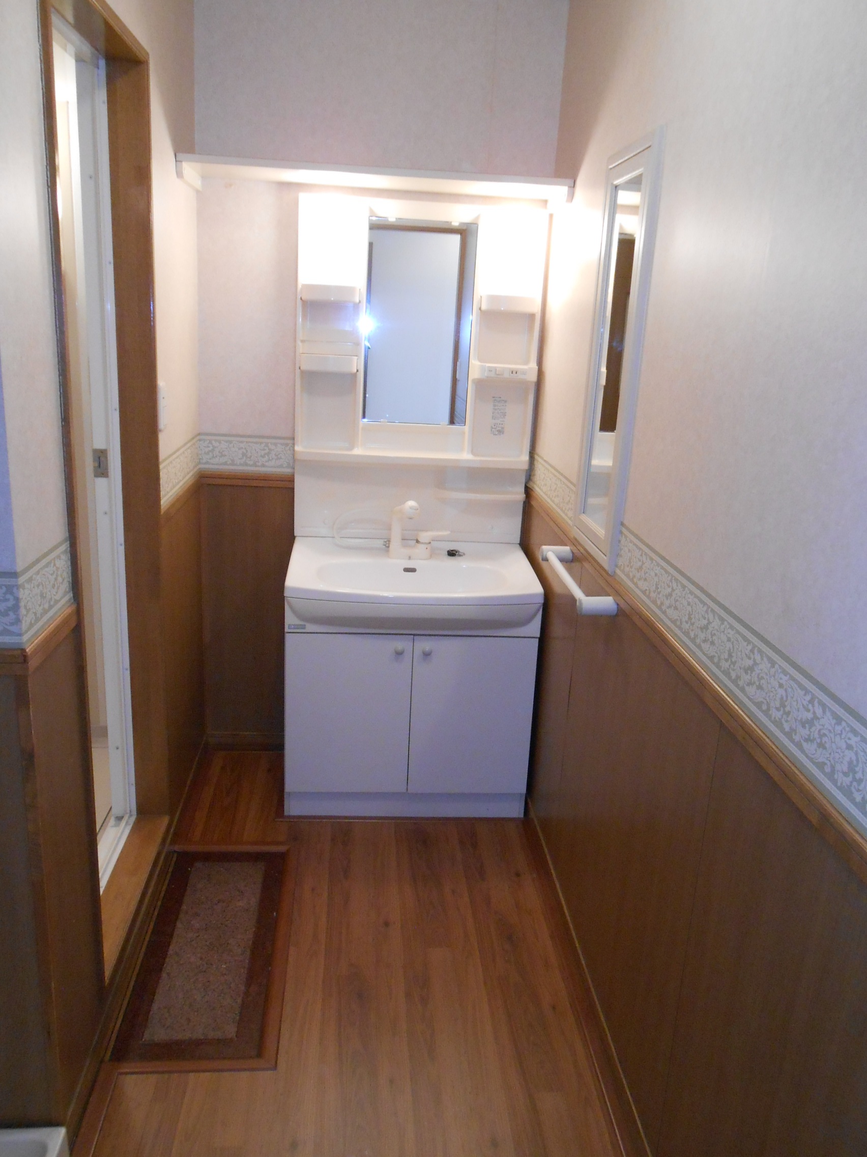 Washroom. Morning can Shan you with shampoo dresser.