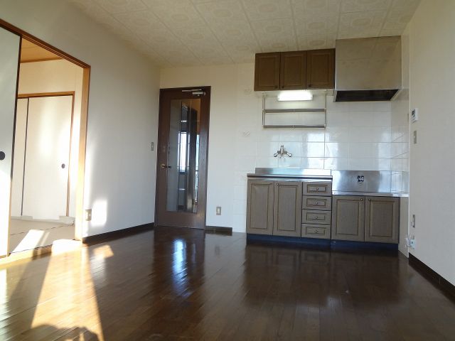 Living and room. Sunny of living is also landscape ◎