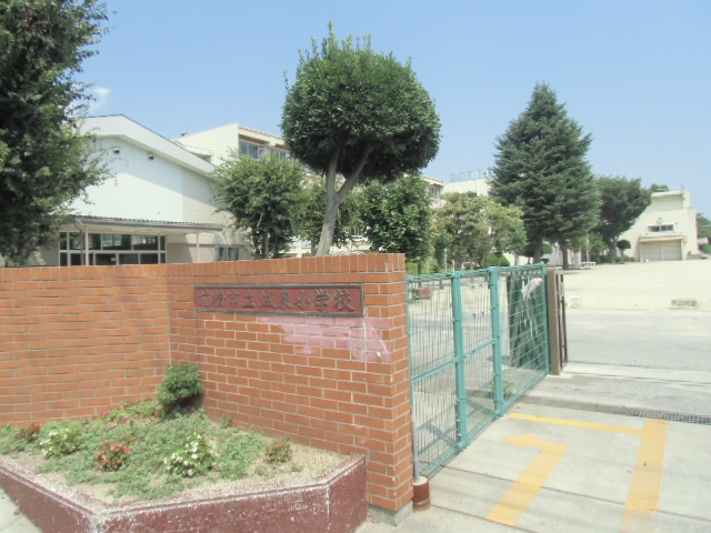 Primary school. 314m to Maebashi City Joto elementary school (elementary school)