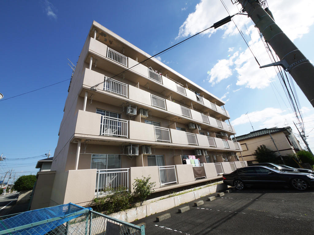 Building appearance. 4-story reinforced concrete