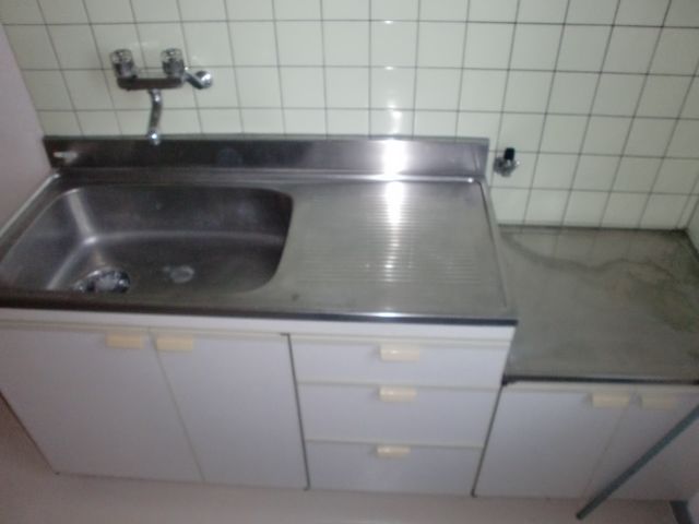 Kitchen. Wall tiled kitchen. Storage is also easy to use even better in the larger amount.