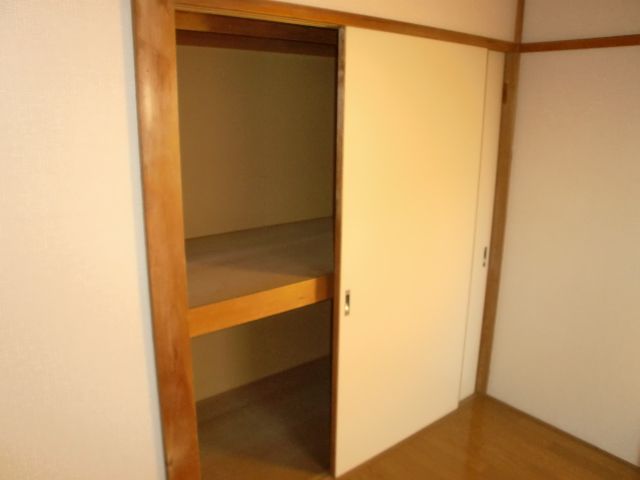 Receipt. Larger of the two-stage storage. Convenient to accommodate those that do not usually use.