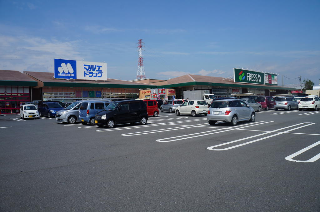 Supermarket. 871m until Furessei Yoshioka shop (super)