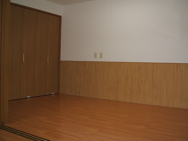 Living and room. Spandrel wall is a specification.