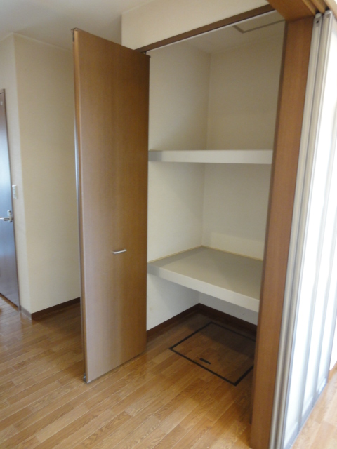 Receipt. Oversized storage