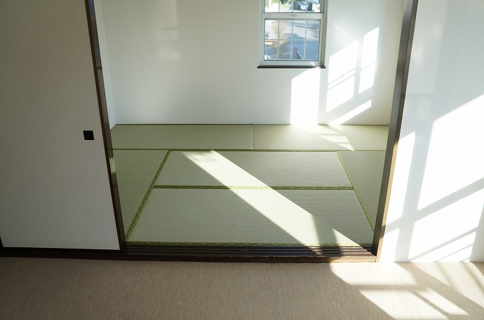 Living and room. You can rumbling in the Japanese-style room