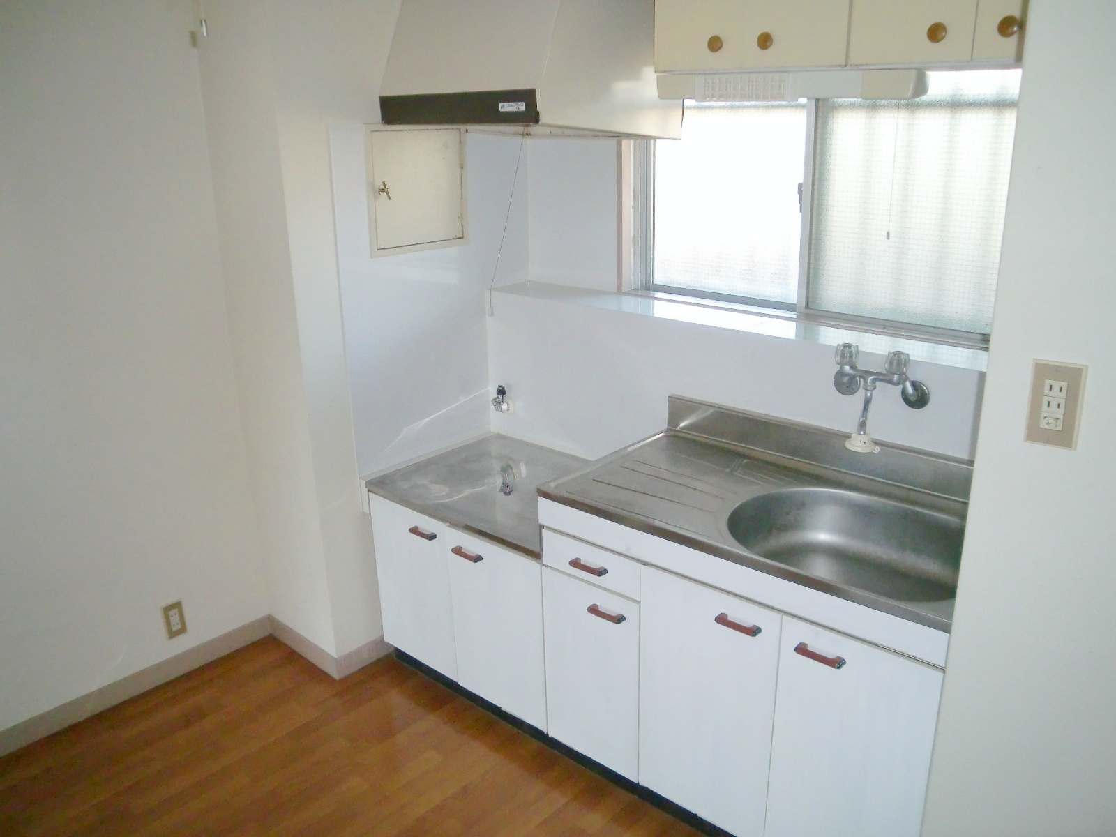 Kitchen. Convenient storage, such as a pot comes with a lot of shelf ☆ 