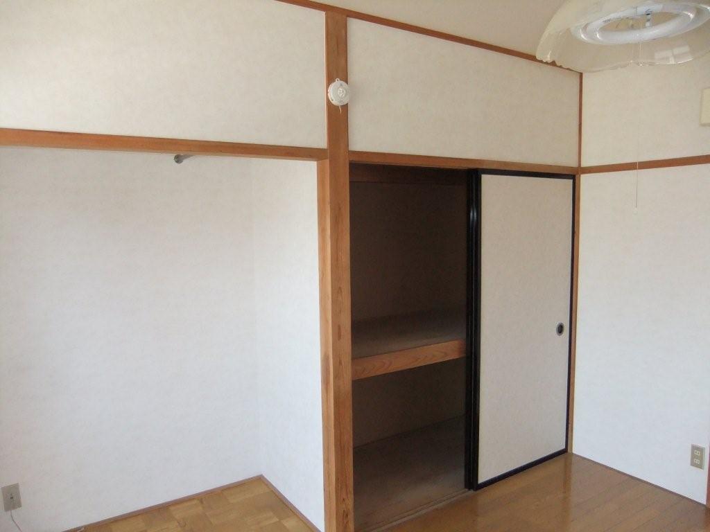 Receipt. Closet storage is in two stages