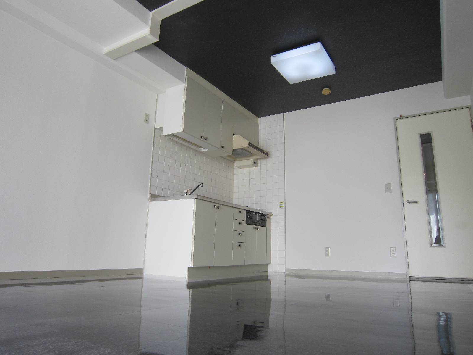 Kitchen. LDK: 13 Pledge