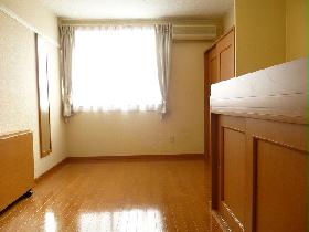 Living and room. This is the feeling when folding the table!