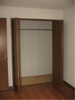 Receipt. Large closet