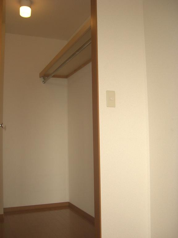 Receipt. Because there is a closet, You can use a wide room