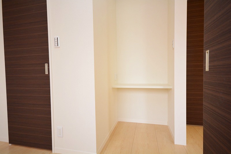 Other Equipment. PC shelf