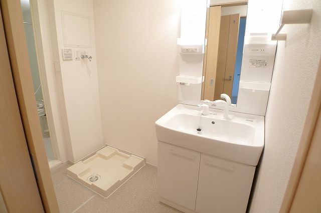 Washroom. A similar type