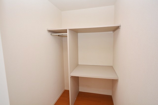 Receipt. Walk-in closet