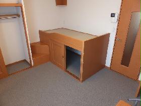 Living and room. 2F floor is carpet. 