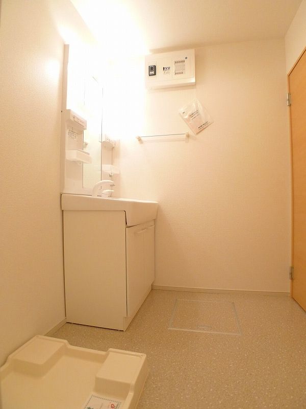 Washroom. A similar type