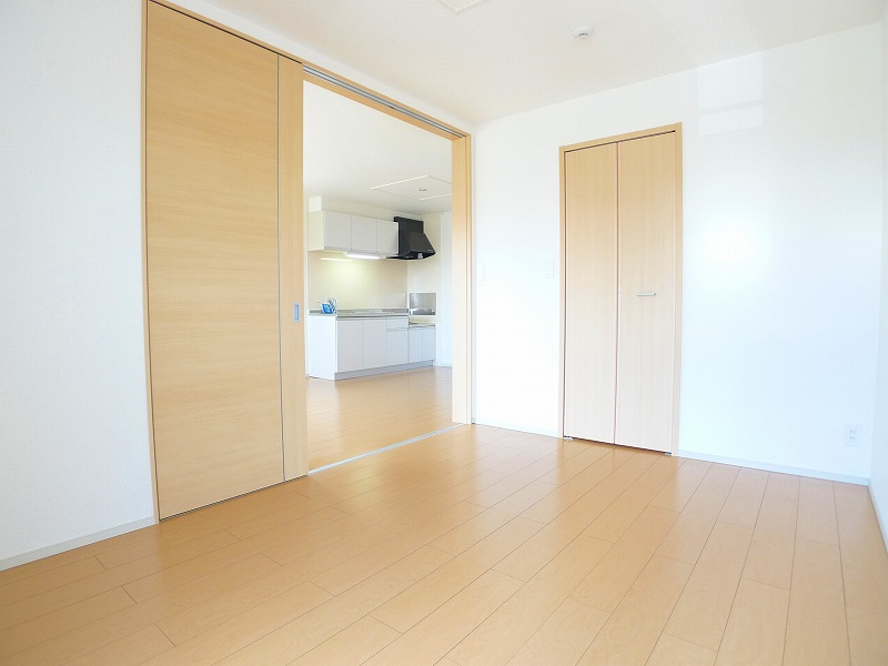 Living and room. A similar type