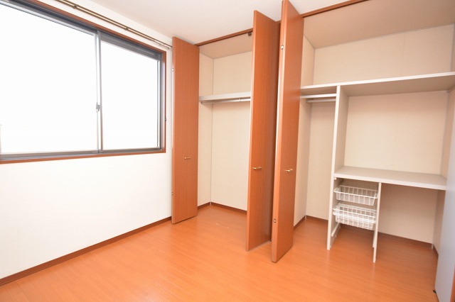 Other room space. Northern Room