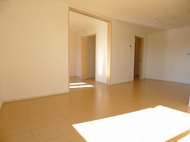 Living and room. A similar type