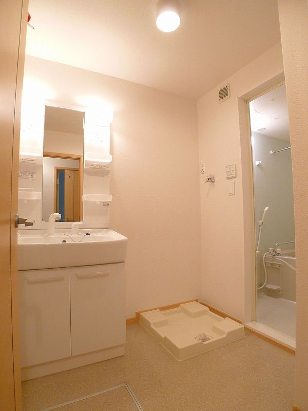 Washroom. A similar type