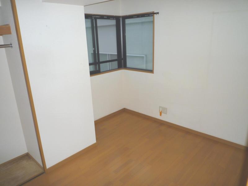 Living and room. It becomes the northeast corner room. 